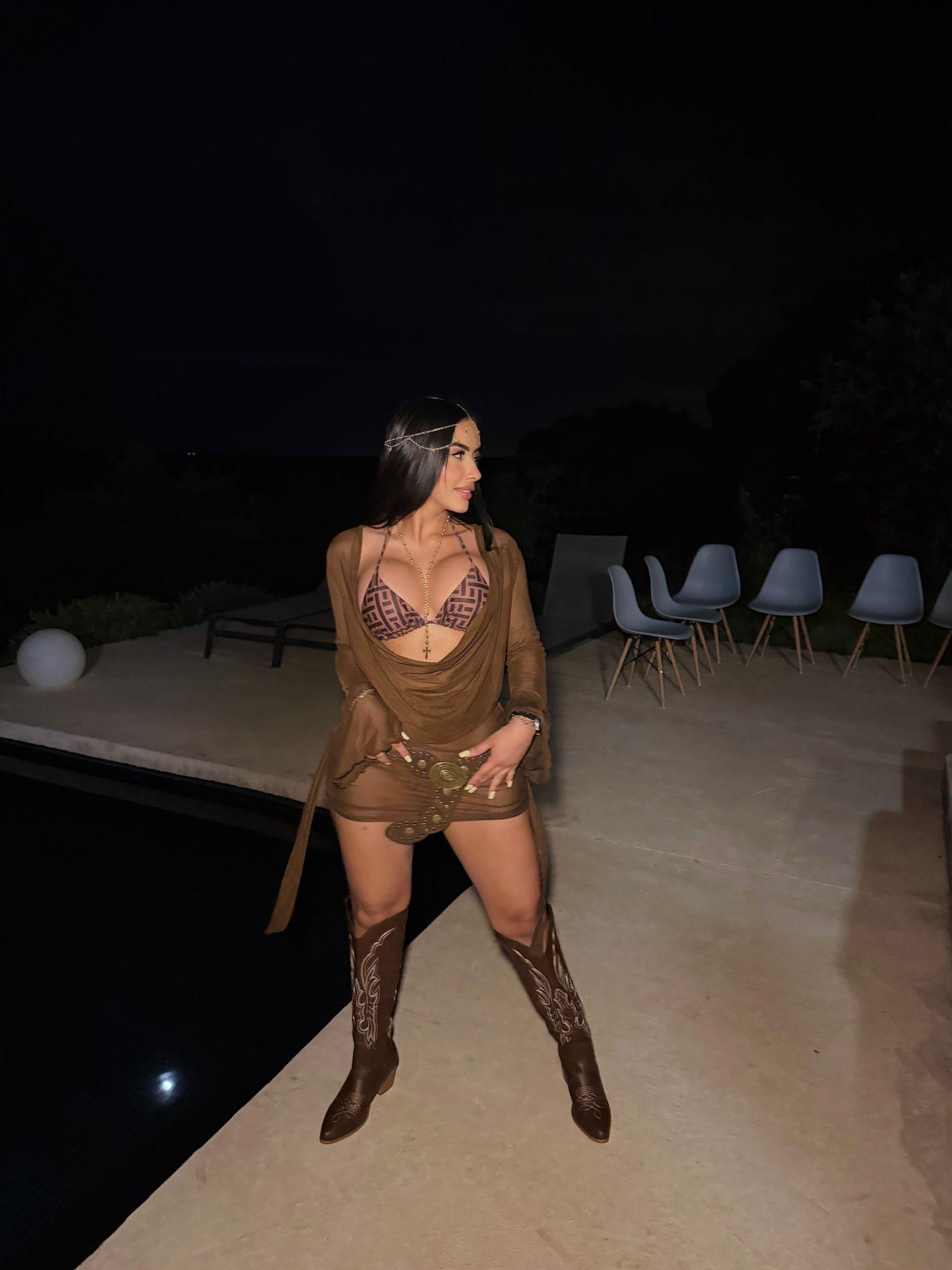 Escort - PAULINA - Ibiza Tops